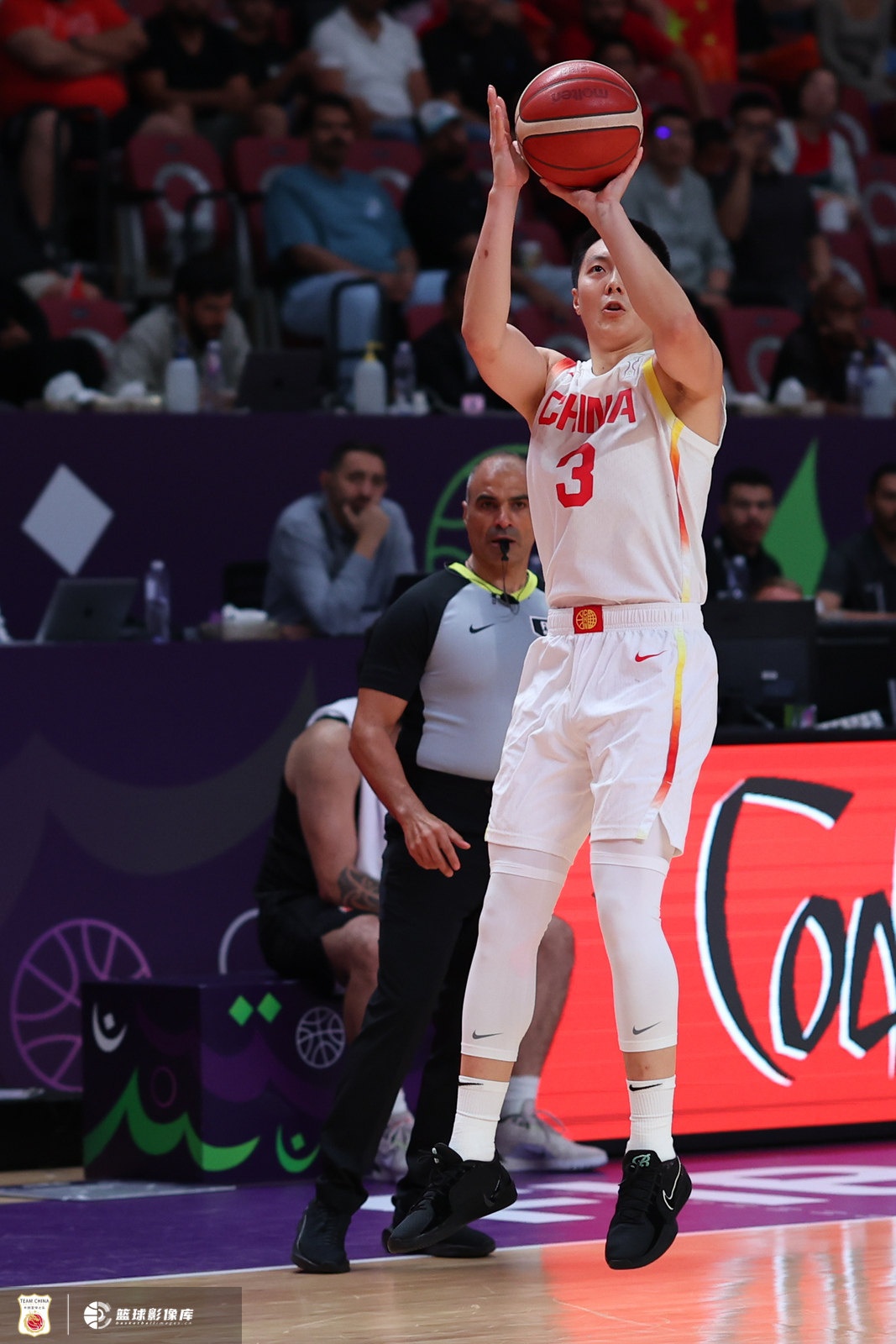 開局狀態(tài)火熱！胡明軒首節(jié)替補(bǔ)4分鐘2投全中&4罰全中拿9分2板1帽