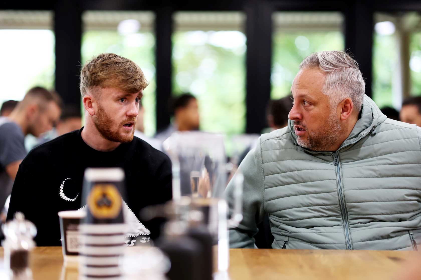 記者：狼隊(duì)體育總監(jiān)霍布斯接近加盟水晶宮，他希望簽下黃喜燦