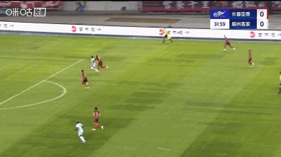 足協(xié)評議：亞泰vs梅州羅德里戈禁區(qū)里倒地，沒有吹罰犯規(guī)判罰正確