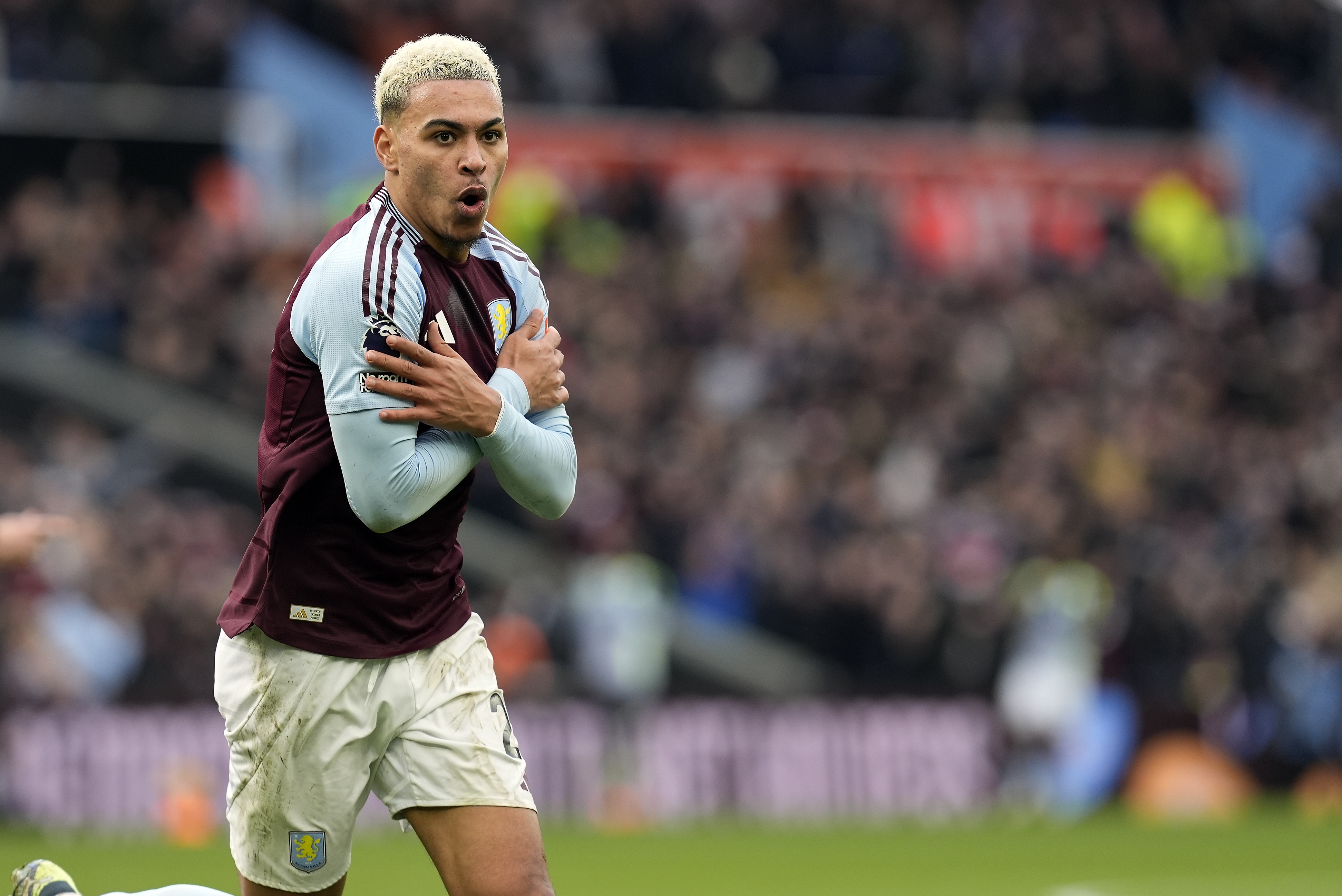 要價8000萬！太陽報：阿森納想買羅杰斯，昨天塔帥親自祝賀他得獎