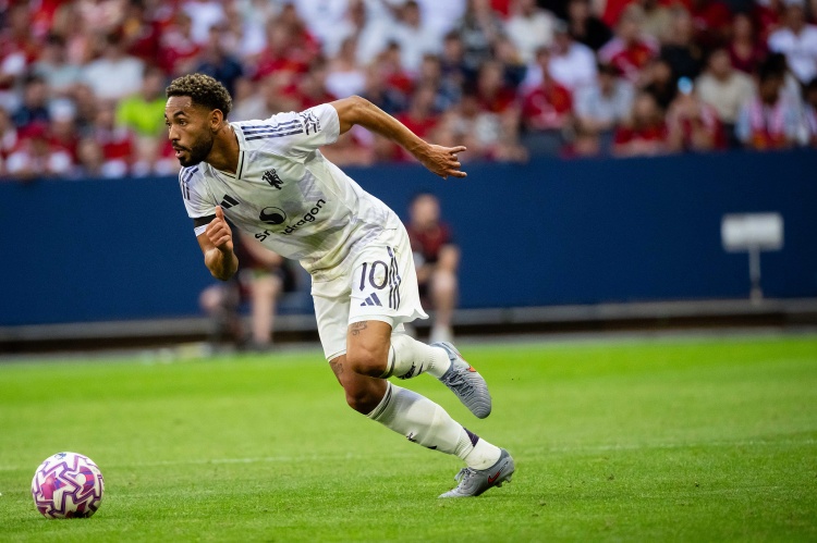 隊友贊庫尼亞：做對手和隊友完全不一樣；他就是曼聯(lián)需要的球員