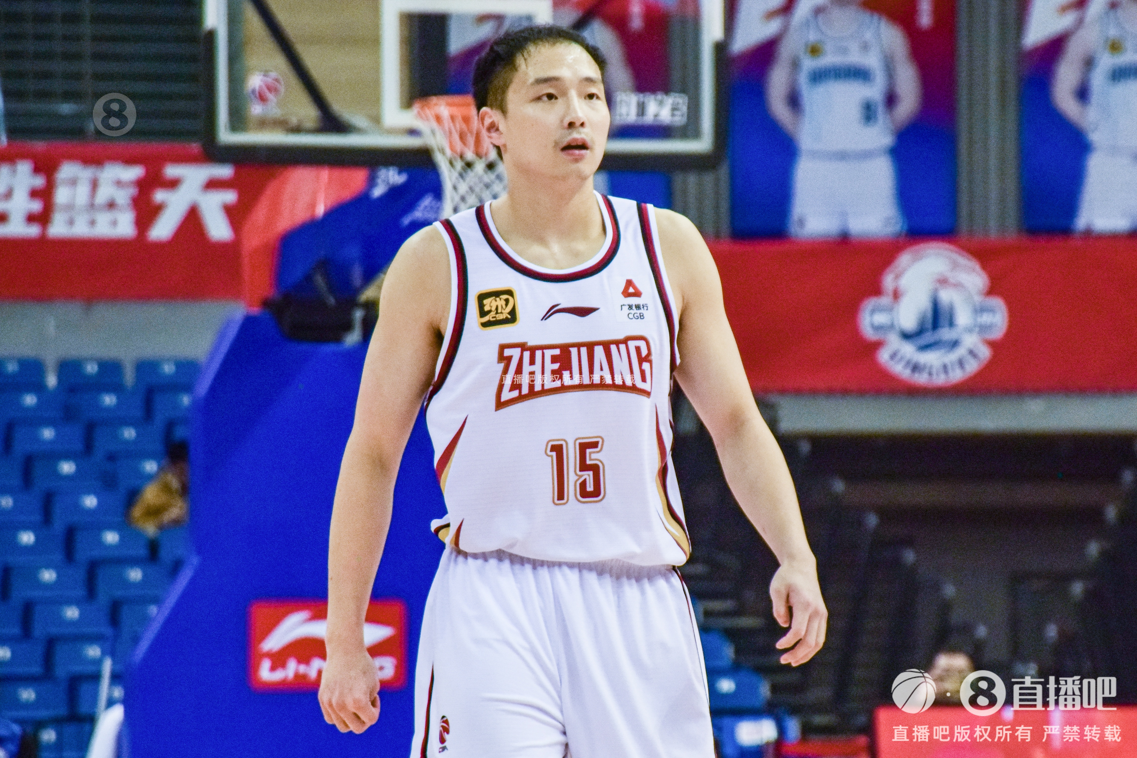 媒體人：王奕博與青島達(dá)成3年頂薪意向 但正式生效仍需浙江隊確認(rèn)