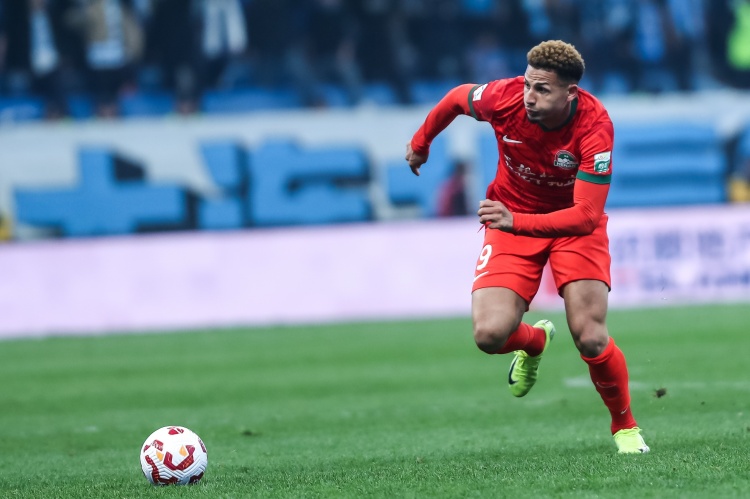 朱藝：河南外援卡多索目前是累積1黃，這不影響他參加足協(xié)杯決賽