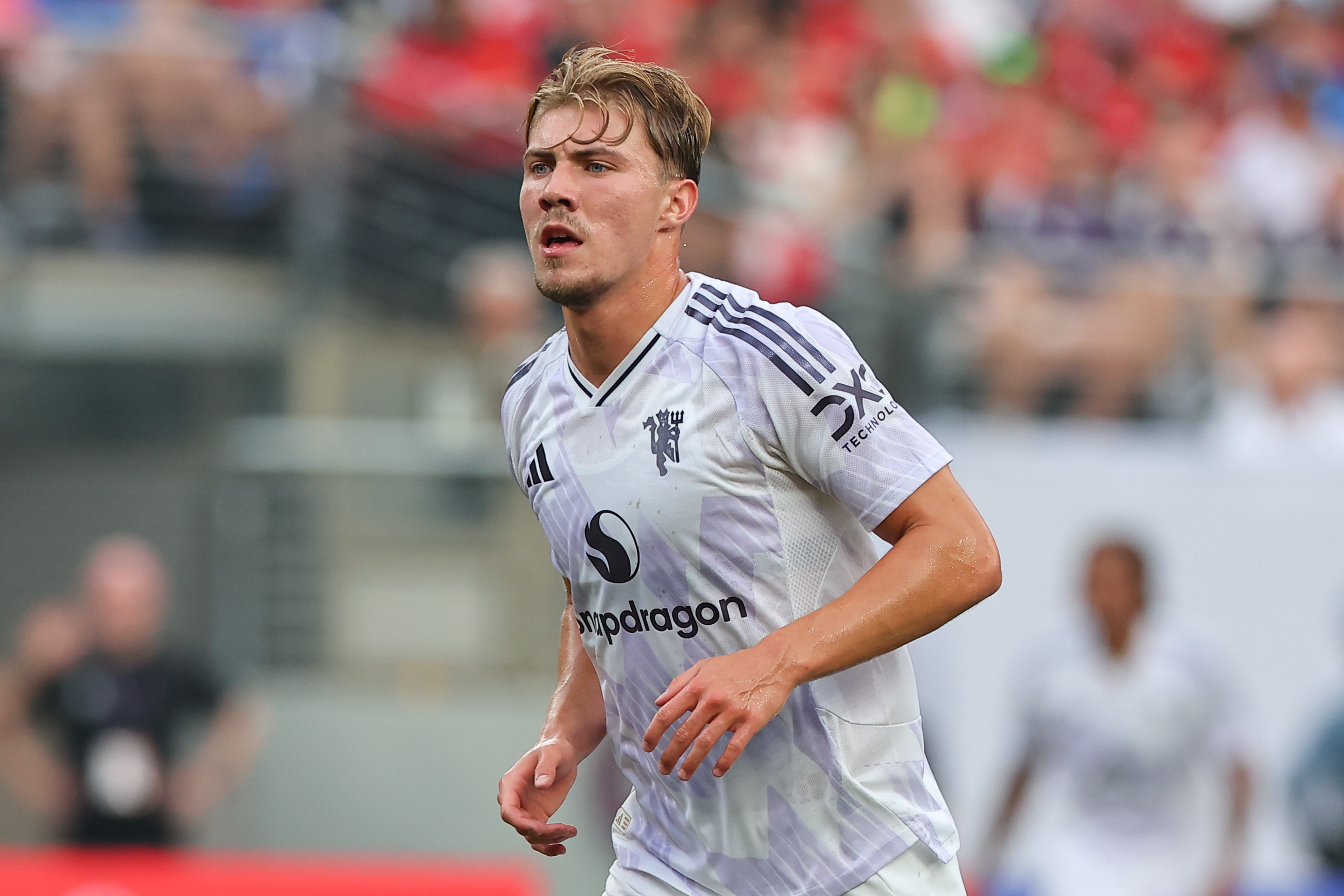 記者：霍伊倫對加盟那不勒斯持開放態(tài)度，因為他們有歐冠踢