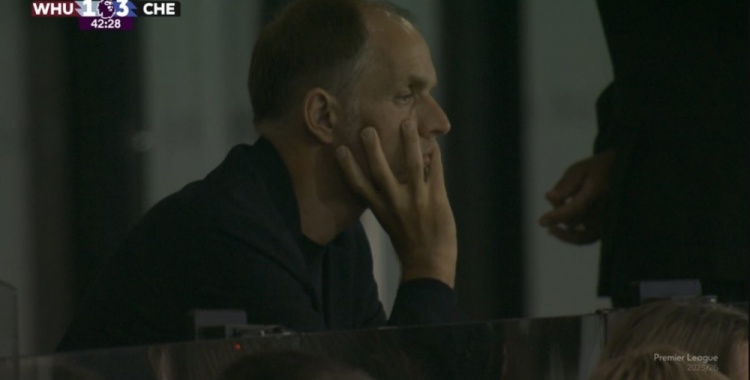 若有所思！英格蘭主帥圖赫爾現(xiàn)場觀戰(zhàn)西漢姆聯(lián)VS切爾西