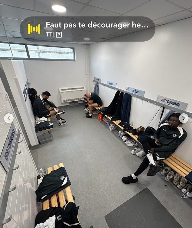 這就是切爾西棄將們的更衣室環(huán)境？迪薩西曬照配文：生活