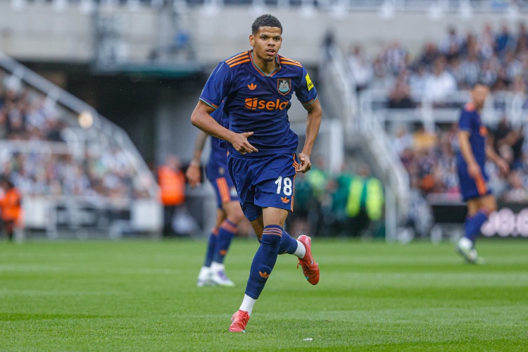 英媒：勒沃庫森有意租借奧蘇拉，但紐卡希望等鋒線引援取得進(jìn)展