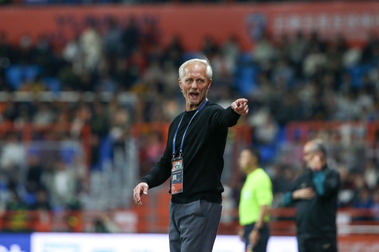 連場慘??！足球報(bào)：玉昆需擺正心態(tài) 暫時(shí)的陣痛不影響保級信心