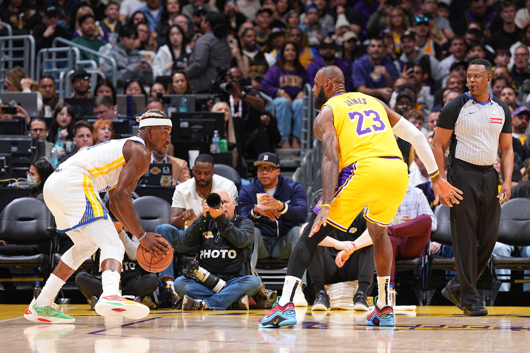 湖人自媒體：湖人無意用詹姆斯交易勇士的巴特勒或庫明加