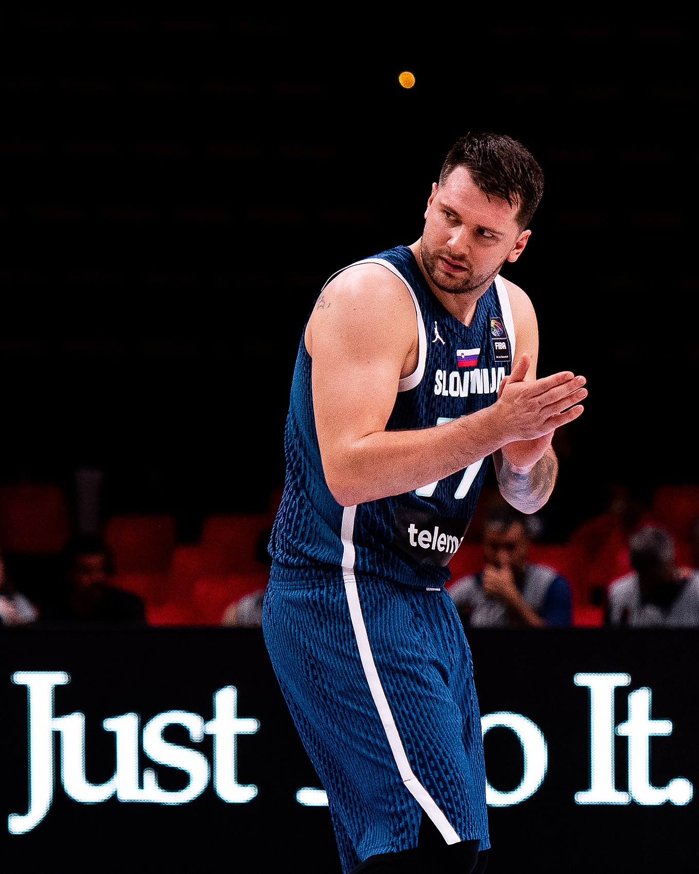 盡力局！東契奇屢遭包夾穩(wěn)定輸出 18罰17中空砍34分4板9助5斷2帽