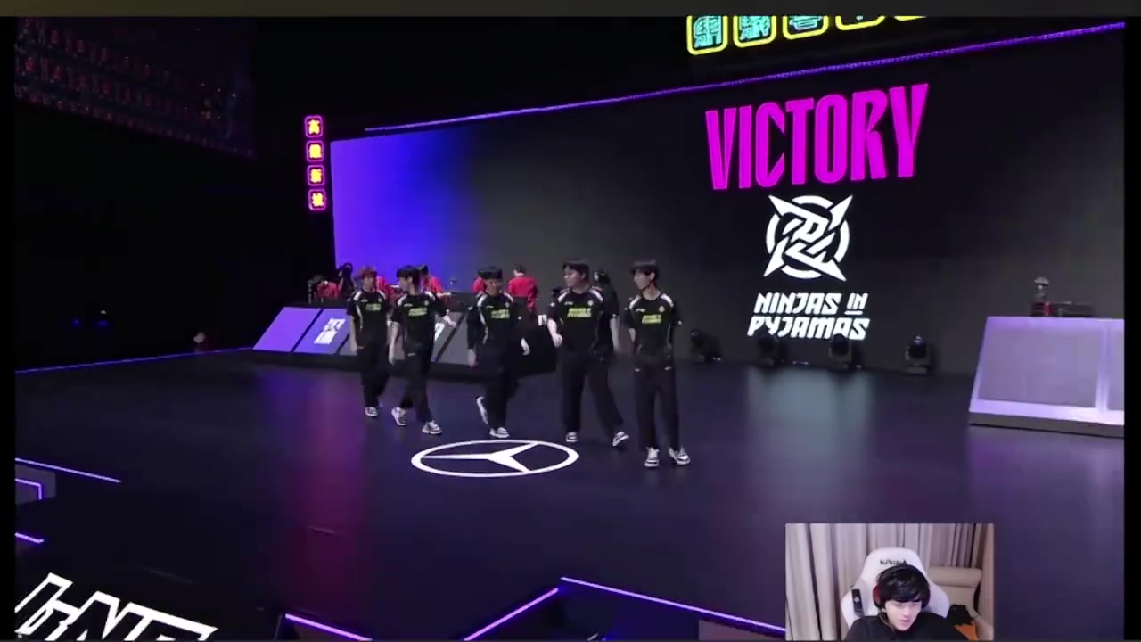 玩得很開心??！唐斯中國(guó)行“偶遇”小卡 當(dāng)場(chǎng)進(jìn)行三分PK