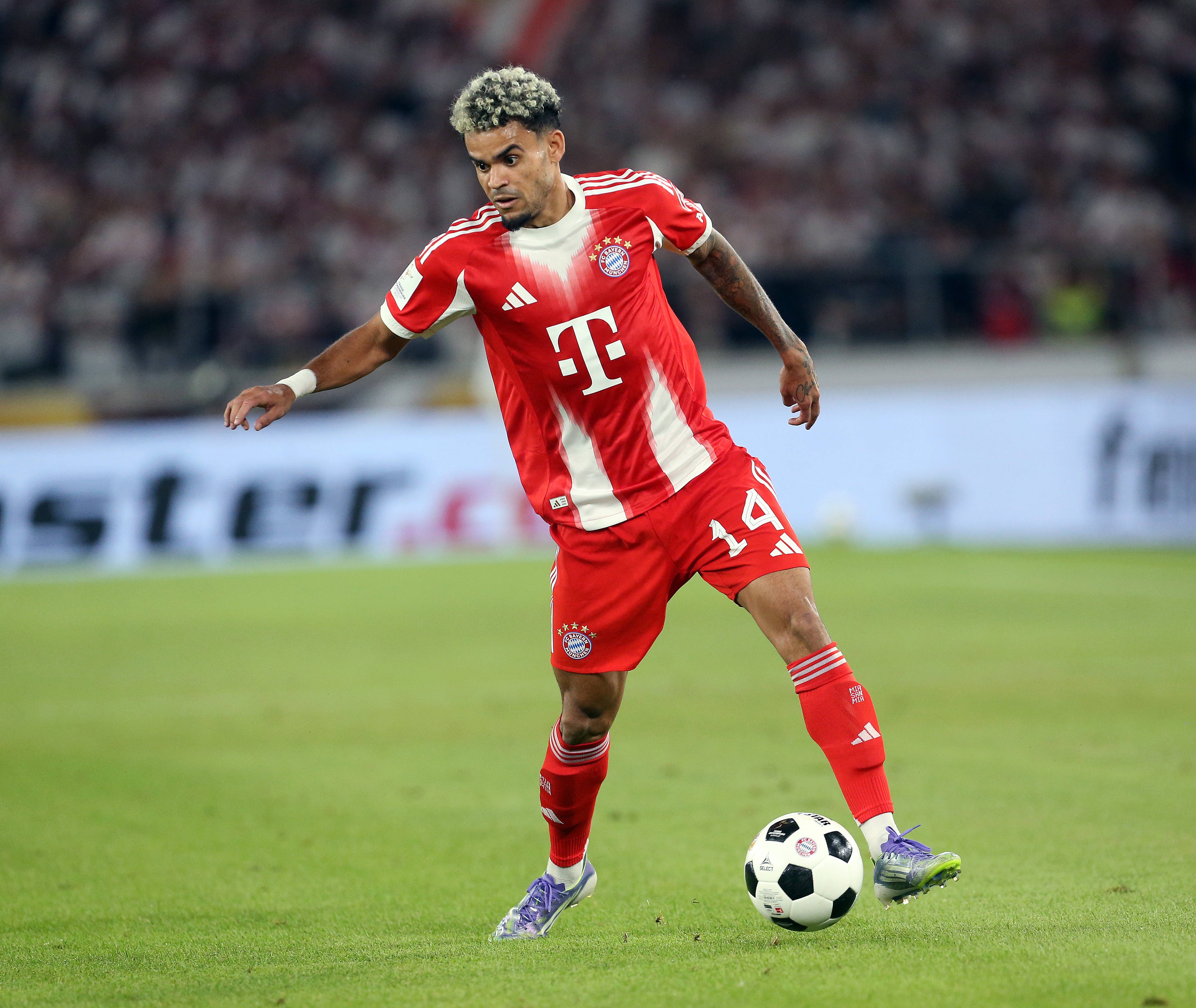 無縫銜接！加盟拜仁后，路易斯-迪亞斯4場比賽已直接參與5球