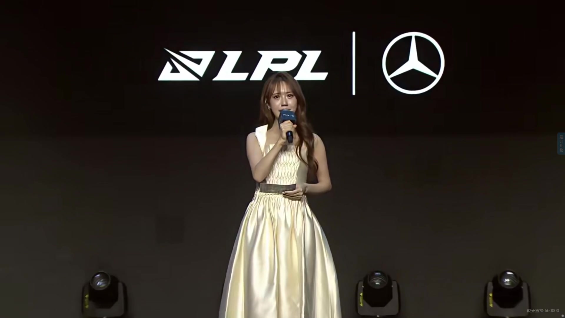 備戰(zhàn)新賽季！女友曬哈登赤裸上身訓(xùn)練視頻 腹部平坦沒有贅肉