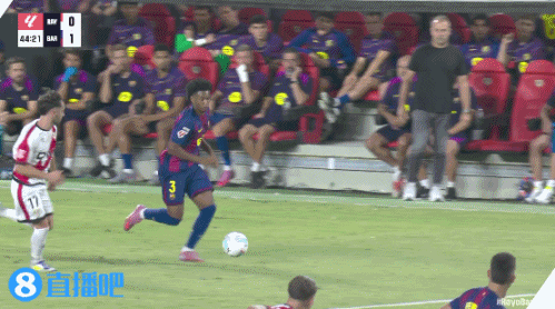 還好無大礙，巴爾德帶球突進被絆倒，接受治療后繼續(xù)比賽