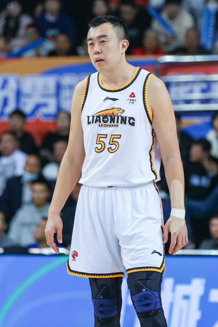 媒體人：韓德君是遼籃隊史首位真正打到油箱見底、申請退役的功勛