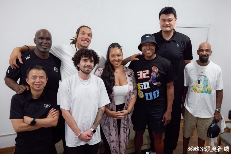 媒體人：希望明年戈登再來(lái)中國(guó)的時(shí)候 能夠帶著總冠軍獎(jiǎng)杯一起來(lái)