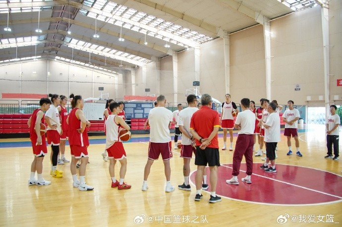 還剩16名球員！王佳琦和周靜均因傷暫時退出中國女籃集訓