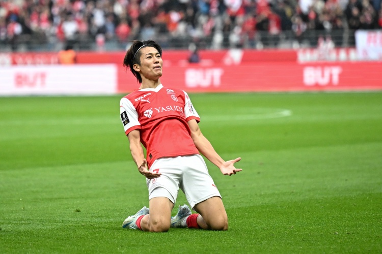 隊報：關(guān)窗前黃潛1800萬歐+獎金求購中村敬斗，但報價被蘭斯無視