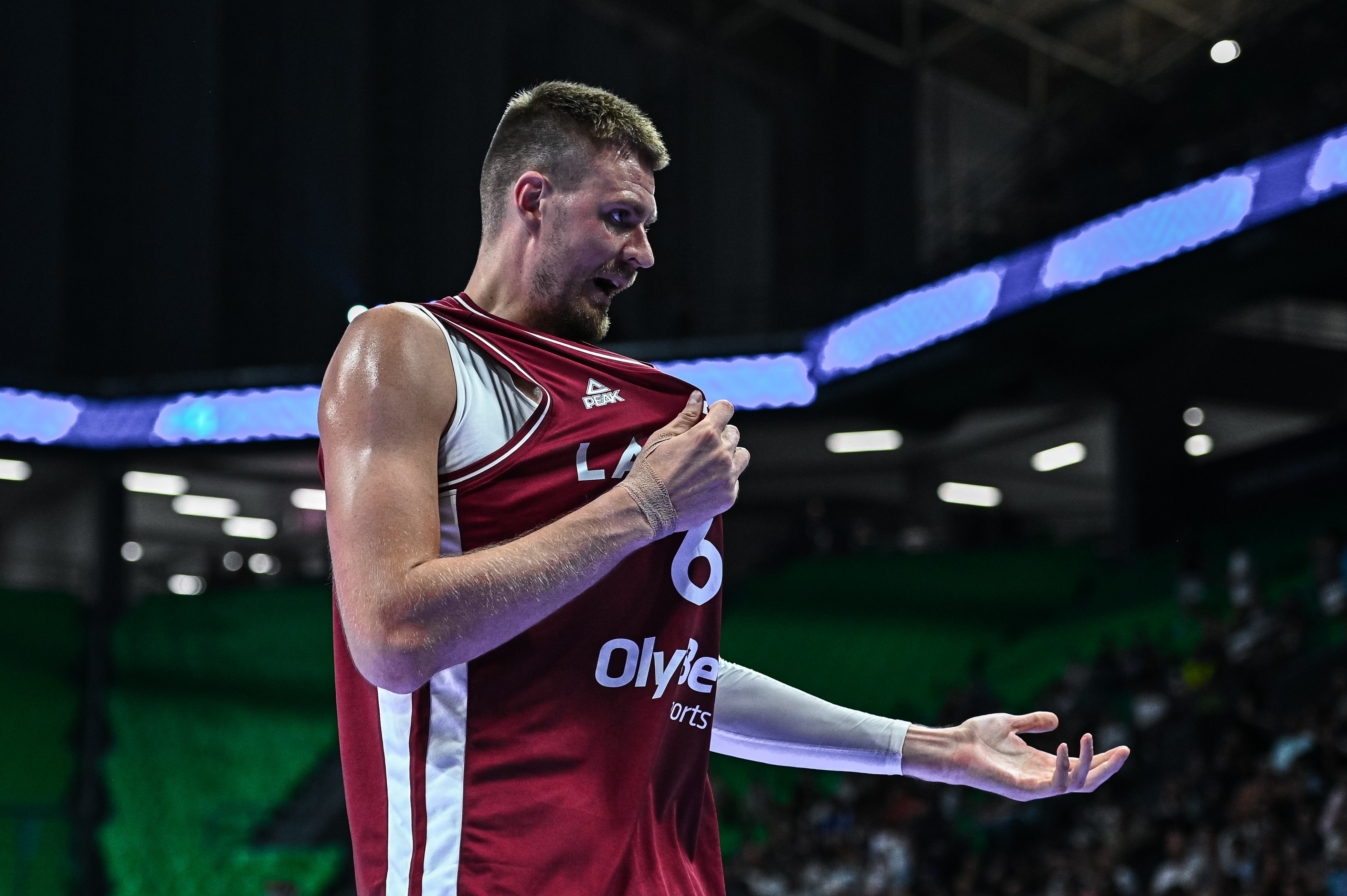 外線狂飆！拉脫維亞上半場(chǎng)射進(jìn)11記三分 第二節(jié)單節(jié)轟出27-7