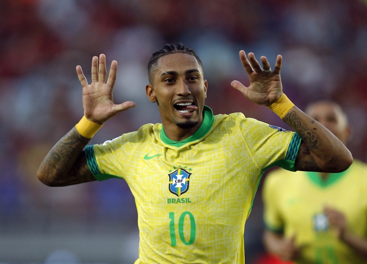 每體：安帥已基本確定巴西隊(duì)的首發(fā)陣容，拉菲尼亞將踢10號(hào)位