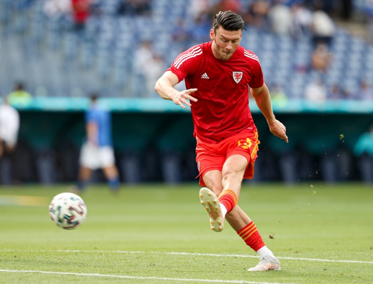 33歲華裔中鋒摩爾攻破哈薩克，近19年為威爾士破門的雷克瑟姆首人