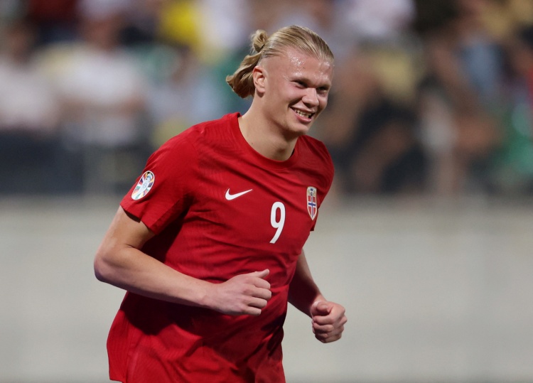 友誼賽點射建功！哈蘭德為挪威42次首發(fā)轟43球，近13場已打進16球