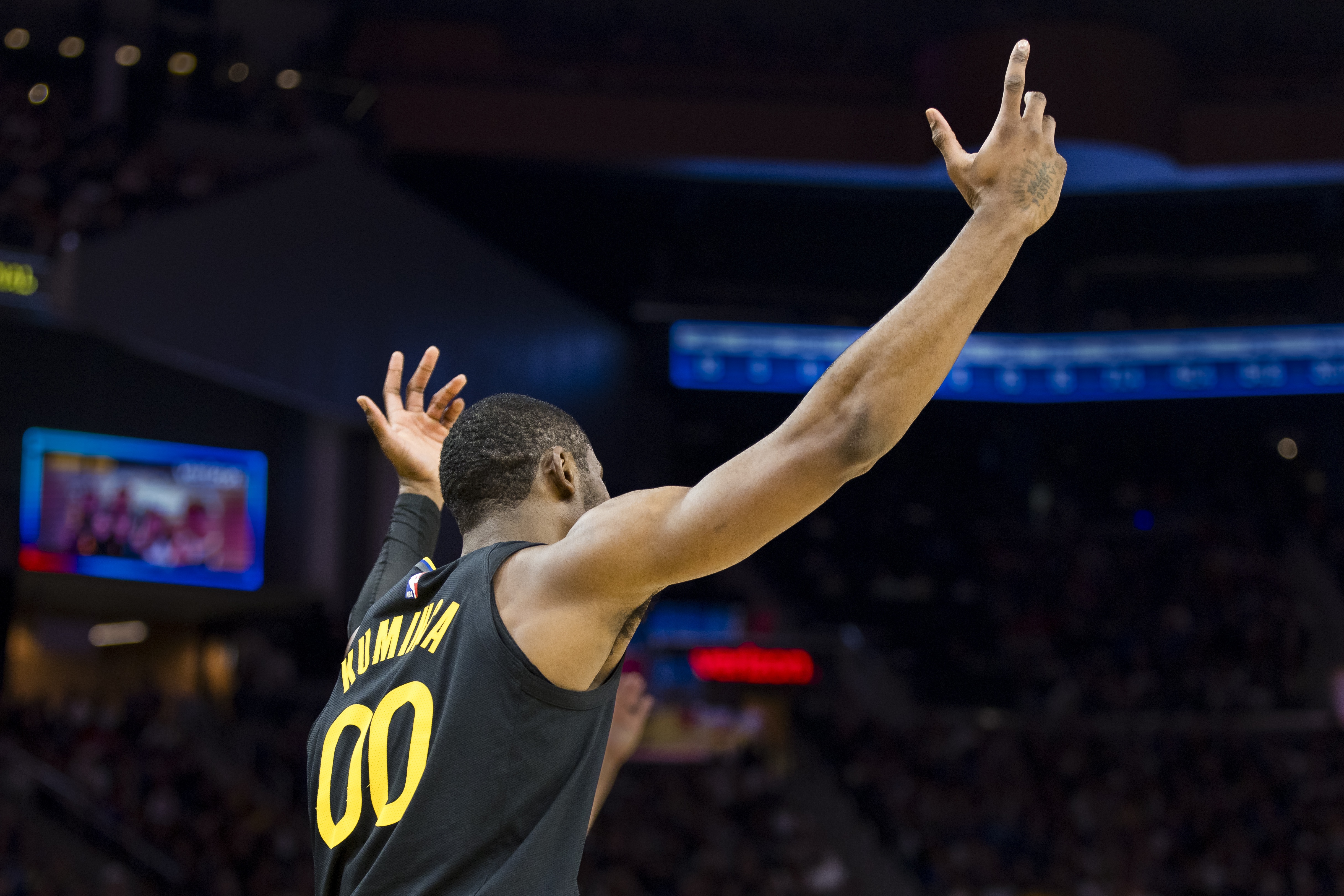 Shams：勇士堅定拒絕奧尼爾+次輪簽和蒙克+首輪簽換庫明加的報價