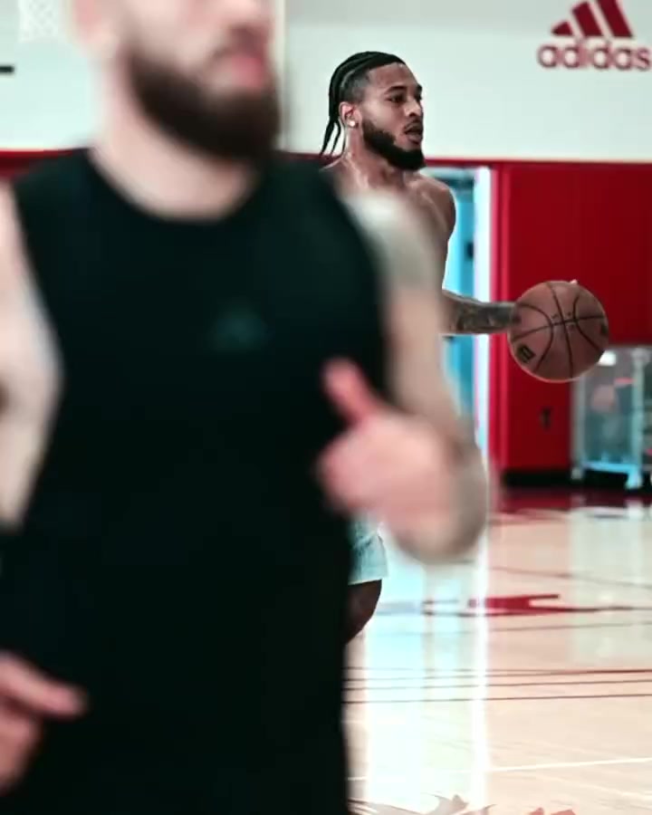 下賽季可勁掄！惠特摩爾更新社媒曬出自己夏日特訓(xùn)集錦