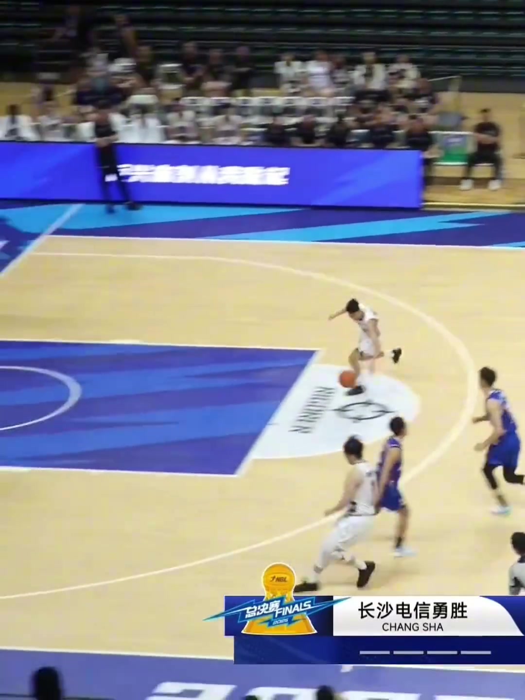 狀態(tài)火熱！香港金牛孫晨然全場拿下15分4籃板！外線3中3！