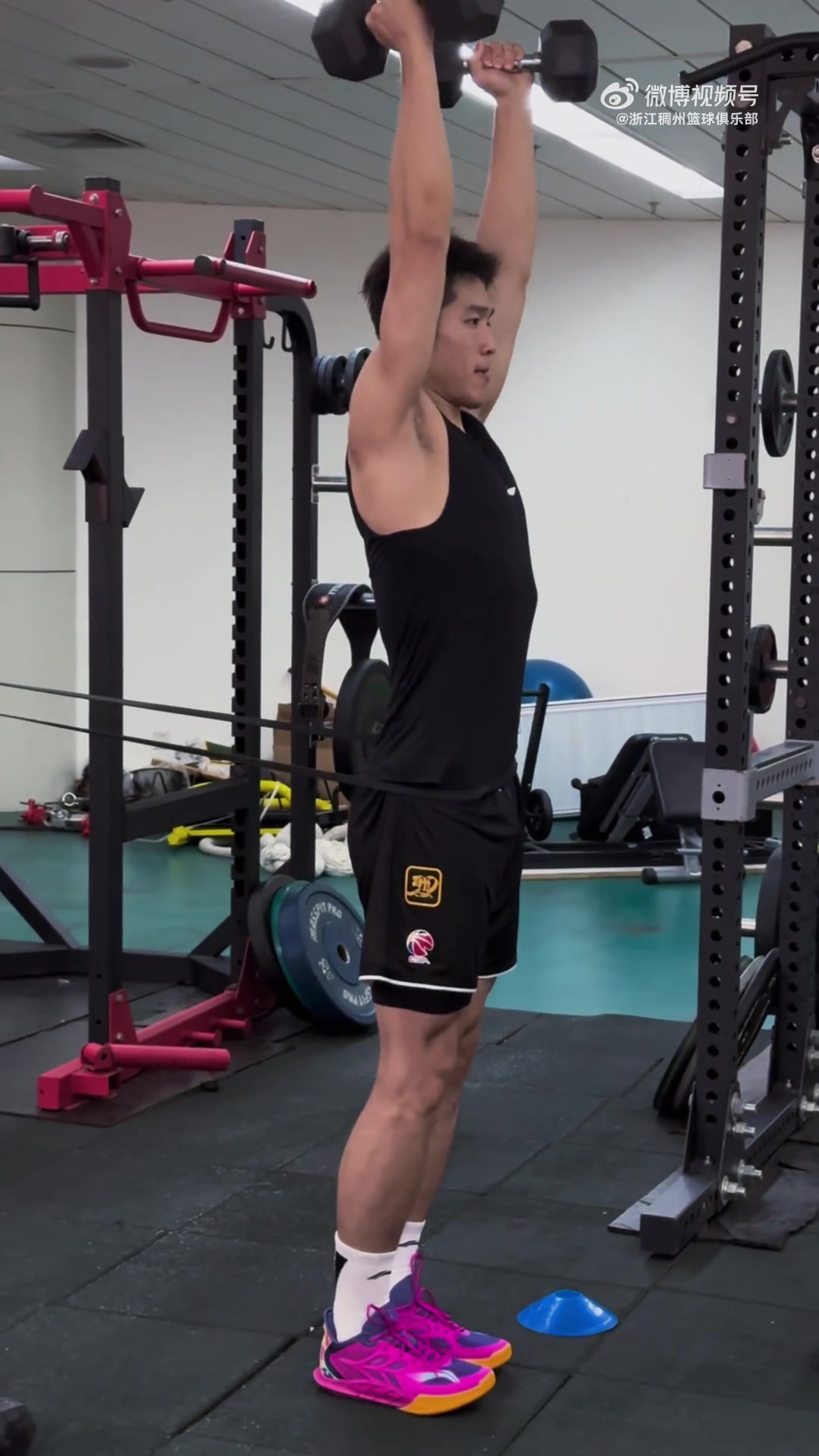 吳前等人出鏡！浙江男籃曬球隊訓練視頻：力量房??????