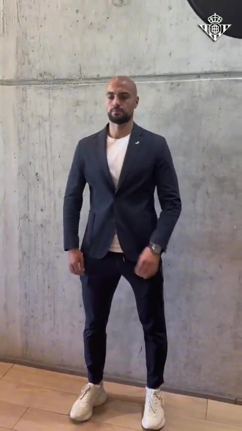 開啟新篇章！貝蒂斯曬阿姆拉巴特簽約、亮相視頻