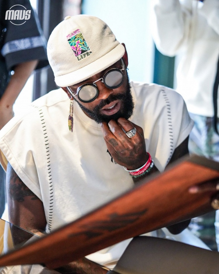 一組帥照來襲！獨行俠曬照：和首席創(chuàng)意官歐文一起參加紐約時裝周