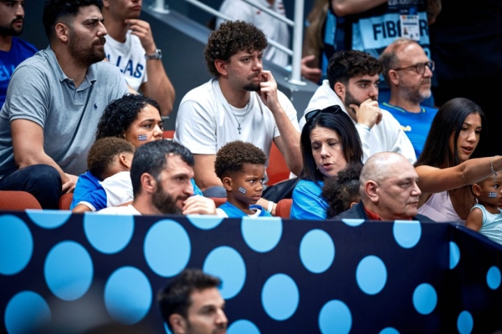 過分了！土耳其球迷私信死亡威脅字母哥妻子：我們會殺了你們?nèi)? 
                                         class=