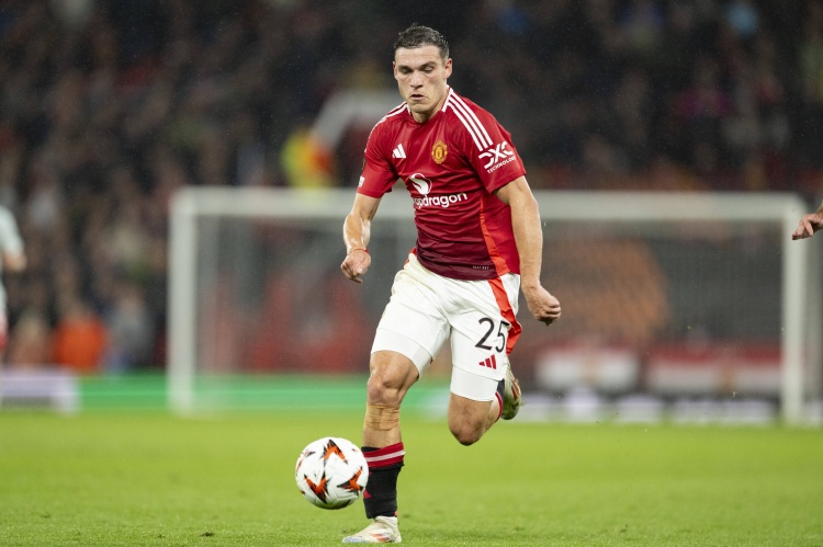 羅馬諾：有意甲球隊(duì)對烏加特感興趣，但曼聯(lián)拒絕了任何租借轉(zhuǎn)會(huì)