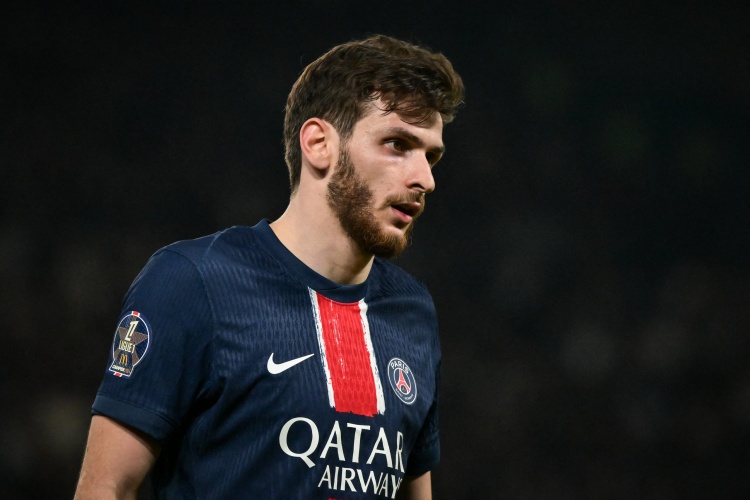 記者：K77未參加巴黎的歐冠賽前合練，只與體能教練進(jìn)行恢復(fù)工作