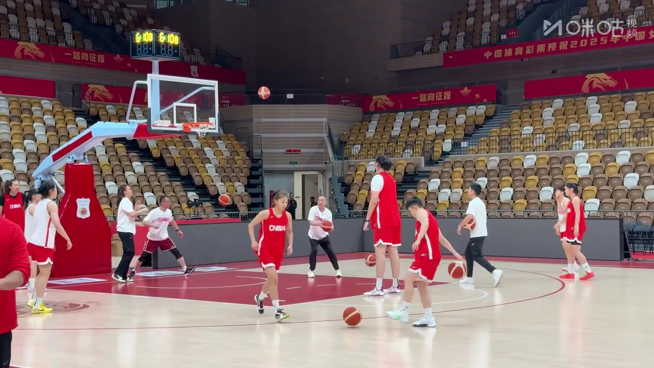 中國(guó)女籃今晚迎戰(zhàn)尤文圖特！張子宇賽前重點(diǎn)進(jìn)行罰球訓(xùn)練