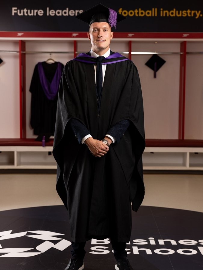 菲爾-瓊斯畢業(yè)感言：退役時(shí)就決定攻讀這一課程，未來可能做總監(jiān)