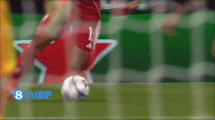 差一點(diǎn)，薩拉赫內(nèi)切兜射遠(yuǎn)角，稍稍偏出