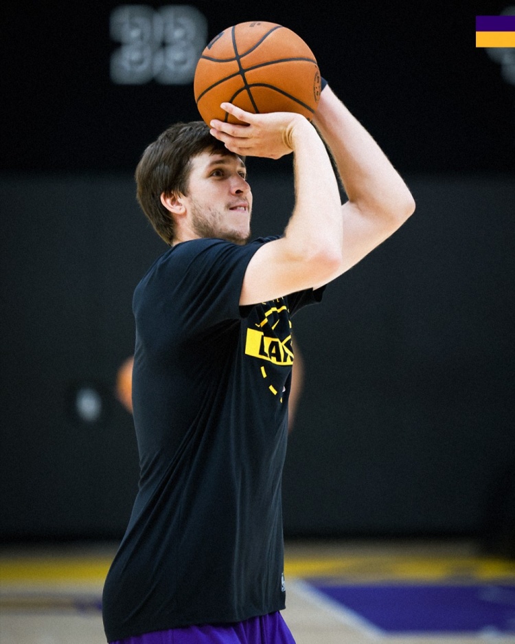 期待新賽季！湖人官方曬里夫斯訓(xùn)練照：休賽期的磨練