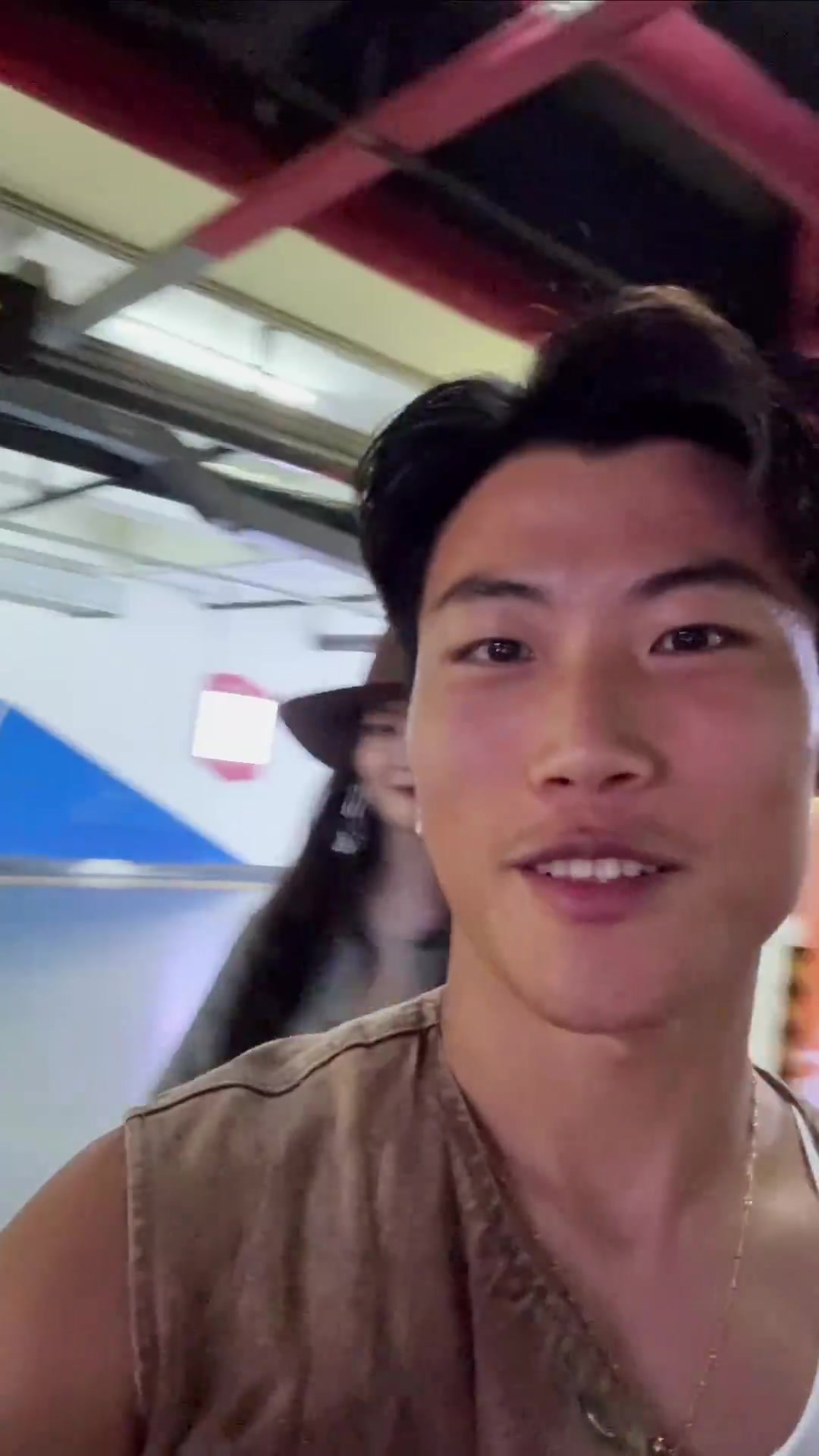 謝文能曬視頻：第一次感受live house，山東王和果哥的現(xiàn)場真的炸