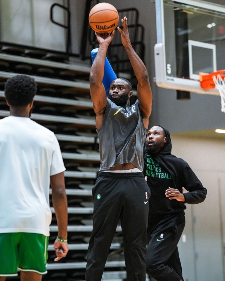 新賽季看你的！凱爾特人官方曬杰倫-布朗訓(xùn)練照