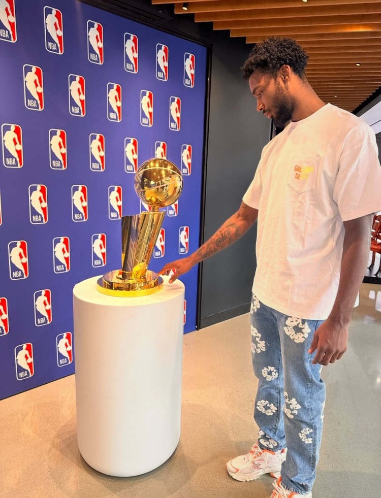 你對(duì)下賽季NBA最大膽的預(yù)測(cè)是什么？伊森母親：吾兒染指冠軍獎(jiǎng)杯