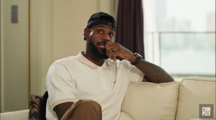 詹姆斯：三分10中9那場(chǎng)賽前熱身時(shí)我就感覺(jué)不一樣 預(yù)感自己要爆發(fā)