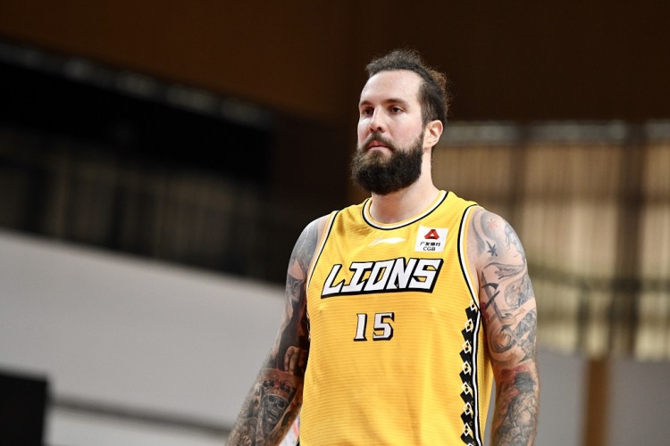 足籃兩開花！前廣廈外援拉杜利察加盟家鄉(xiāng)足球隊(duì)踢前鋒