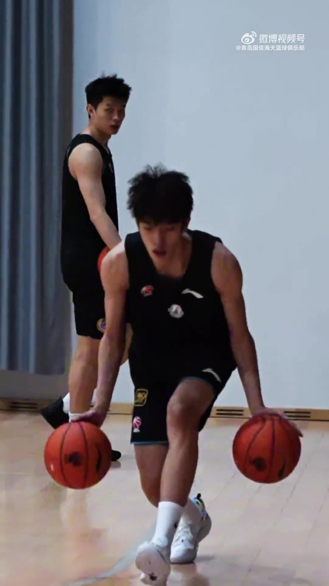揮灑汗水！青島男籃曬訓練日常：為賽場蓄力！
