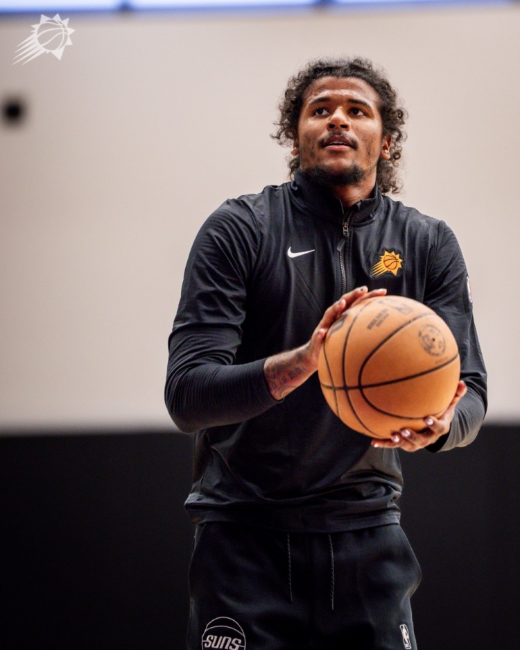 期待新賽季的表現(xiàn)！太陽官方曬杰倫-格林訓練照