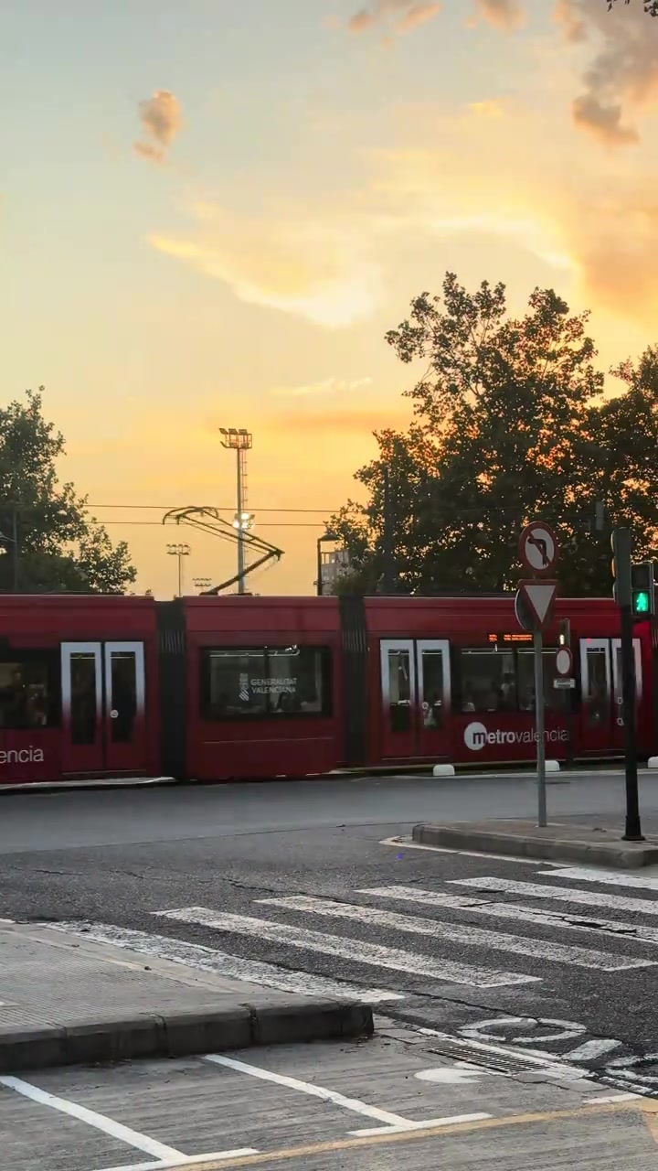 悠閑且愜意！楊力維曬日常隨筆：游玩西班牙