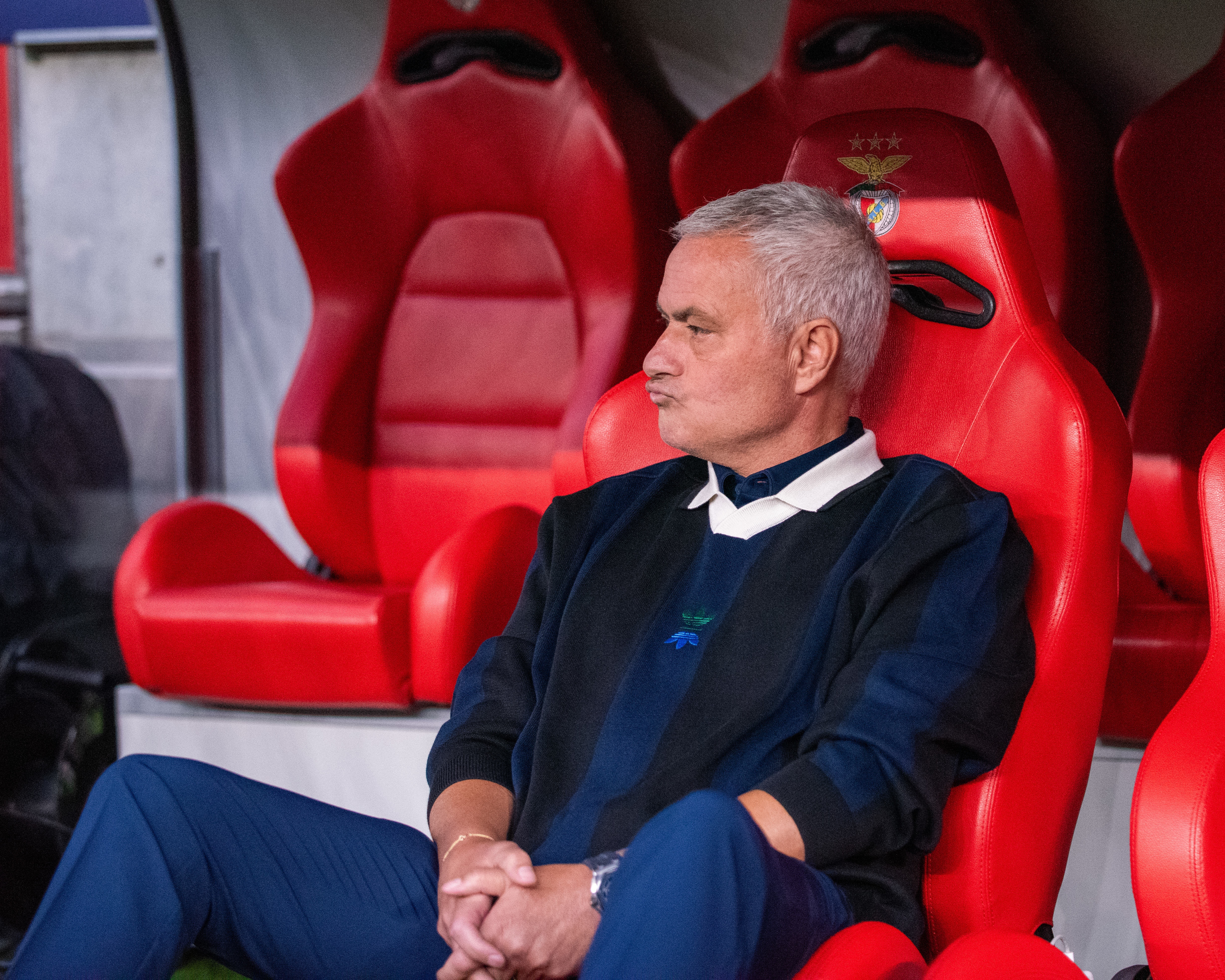 穆帥：來(lái)本菲卡不是為了惹惱波爾圖，因?yàn)槲蚁雸?zhí)教有雄心的俱樂(lè)部