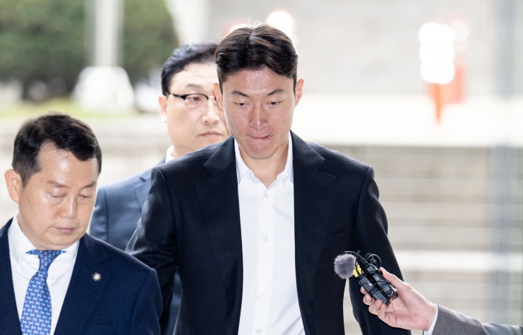 非法拍性愛視頻！韓足協(xié)官方：黃義助被永久除名，在國內(nèi)遭禁足