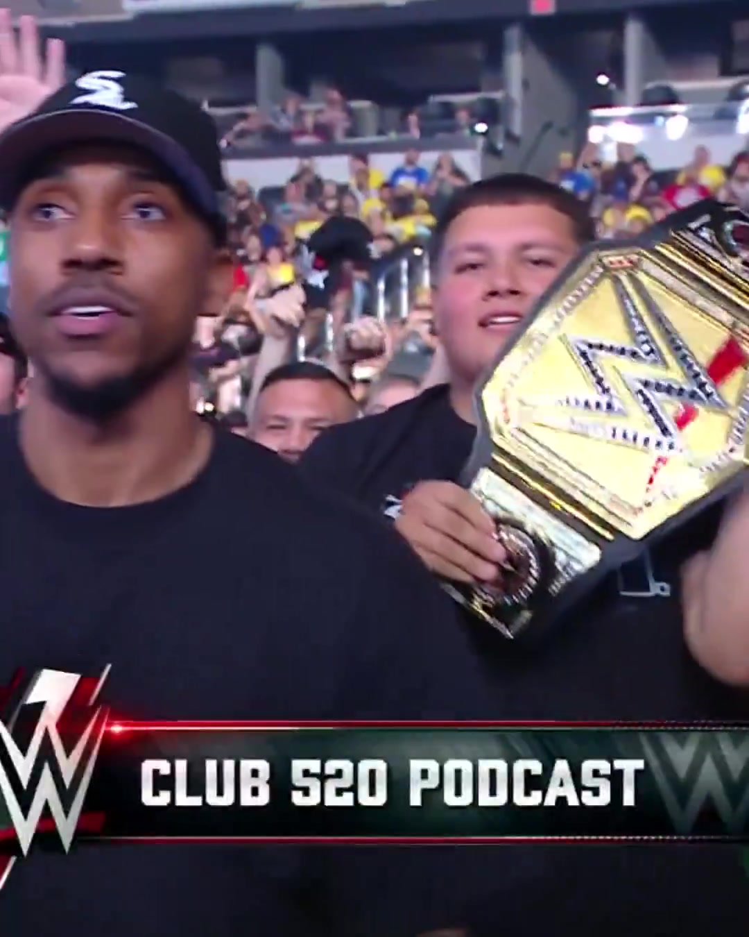 忠實(shí)摔迷！哈利伯頓和蒂格現(xiàn)場(chǎng)觀(guān)戰(zhàn)WWE“摔角狂歡”賽事